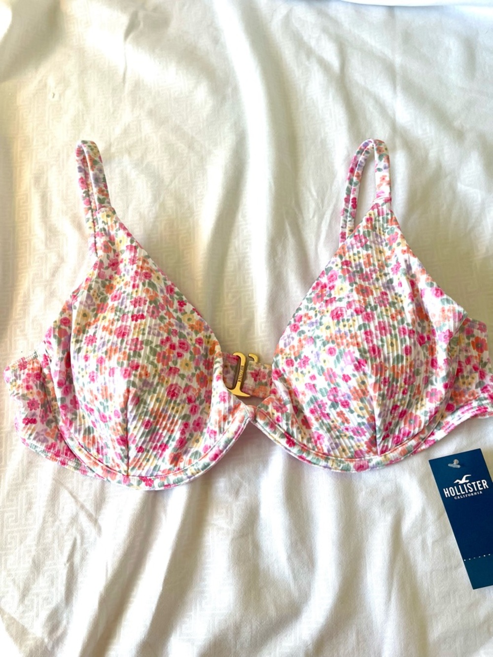 NWT Hollister Pink Floral Ribbed Underwire Bikini Top with Gold Accent